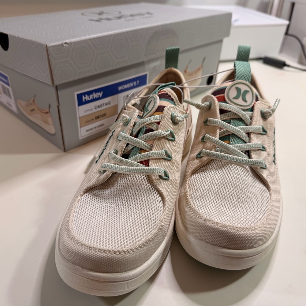 Hurley Women’s Beige & Mint Castaic Lace-Up Sneakers NWT - Picture 2 of 7